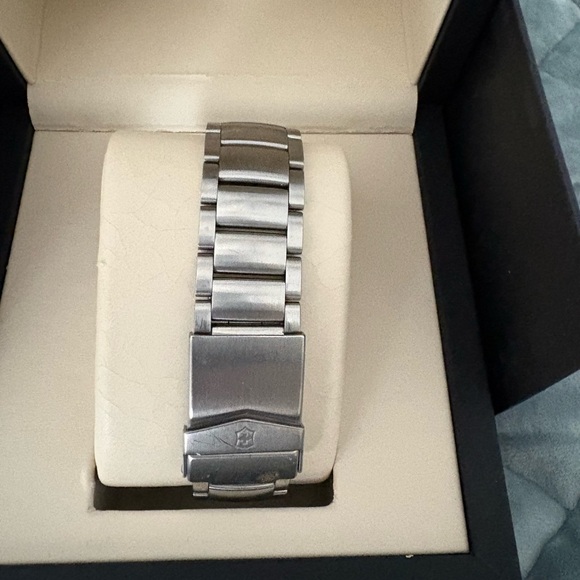 2010 Men’s Victorinox Swiss Army SS Black Dial -Vintage # 241333 - Picture 4 of 4